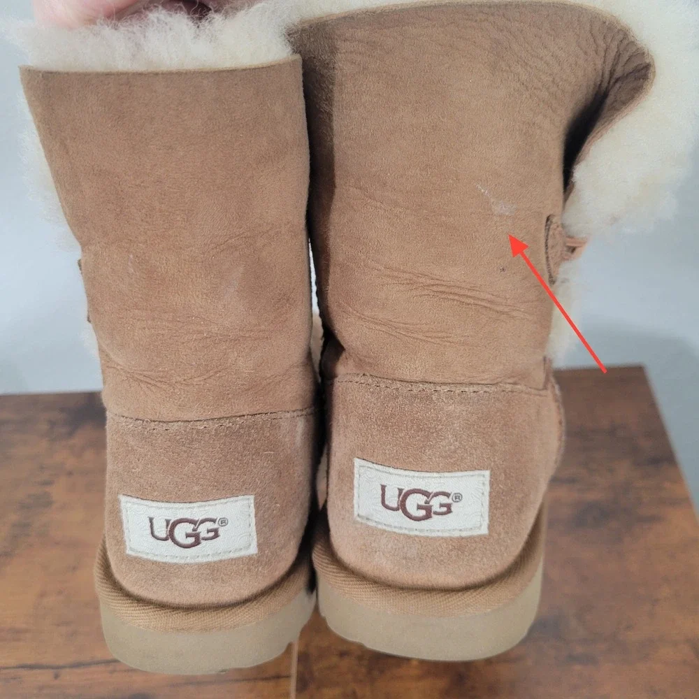 UGG Bailey Button Boots Kids Size 3 Chestnut Brown Suede Shearling 1017400K